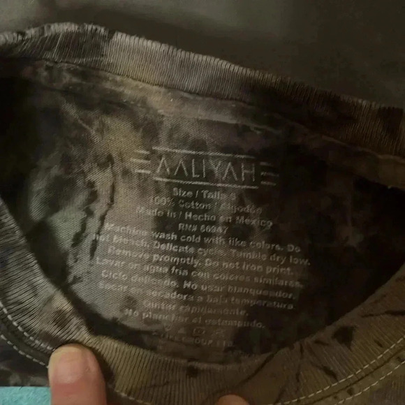 Aaliyah tie dye shirt size s - Picture 2 of 3